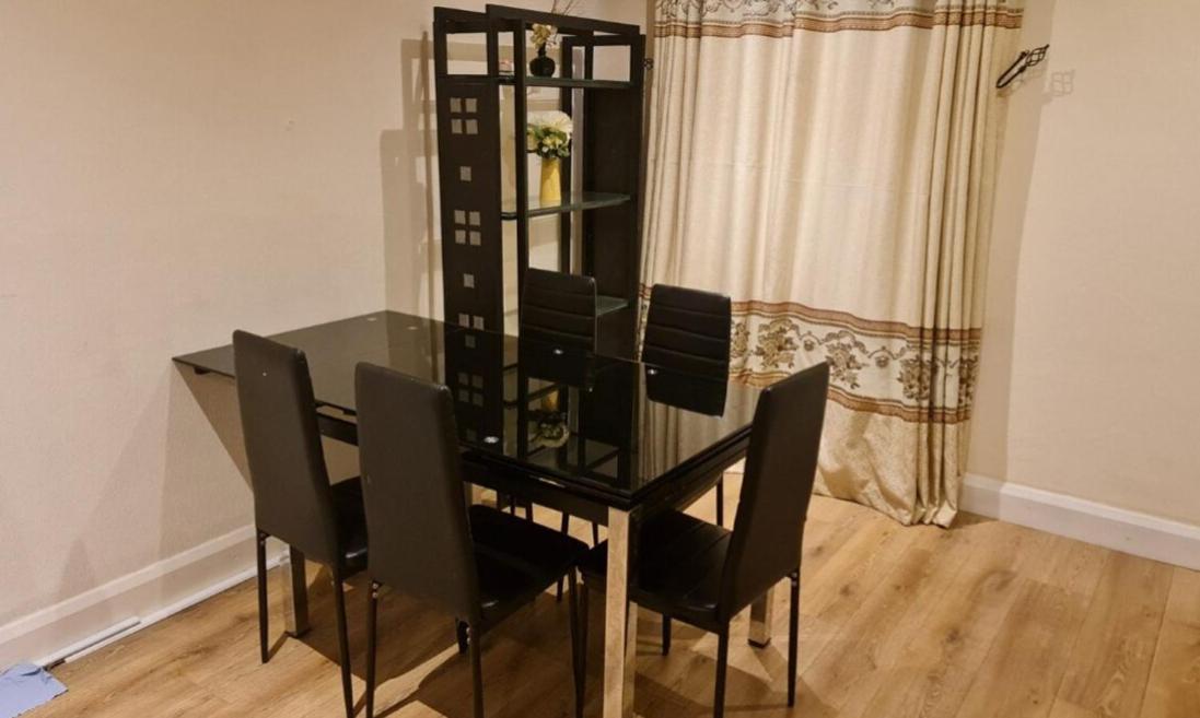 Cosy Bedroom Near Airport Privatunterkunft London