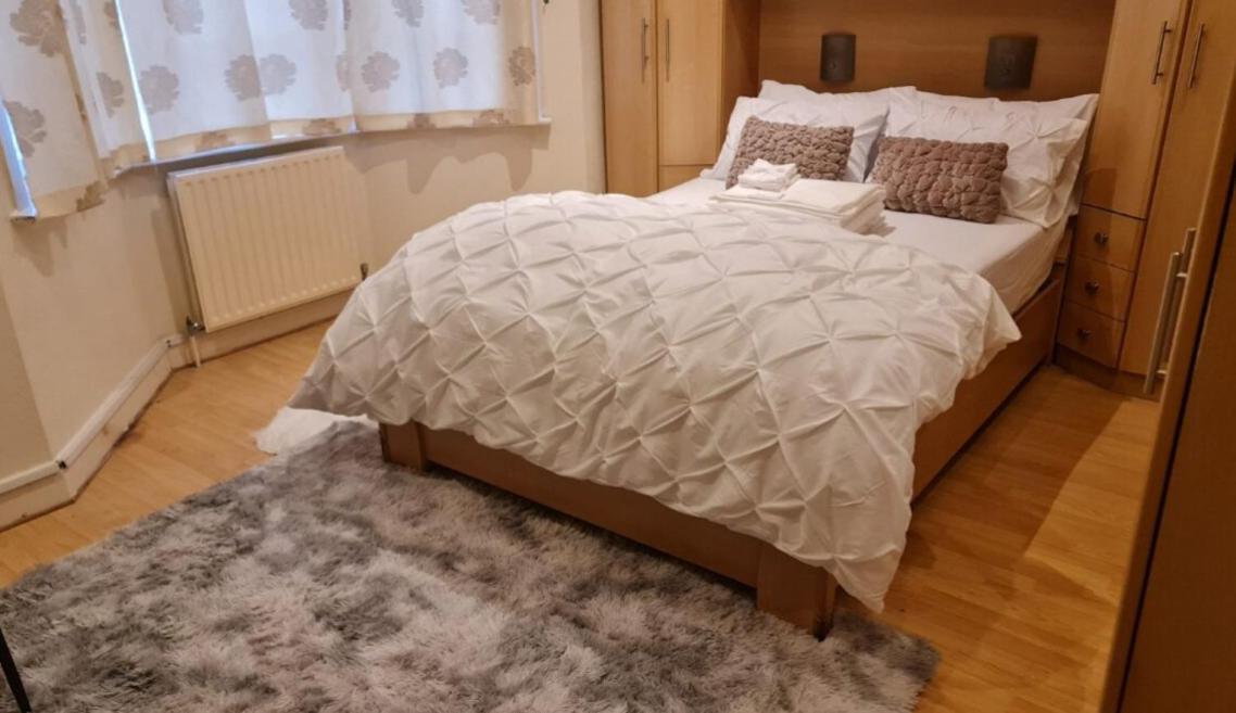 Cosy Bedroom Near Airport Privatunterkunft *