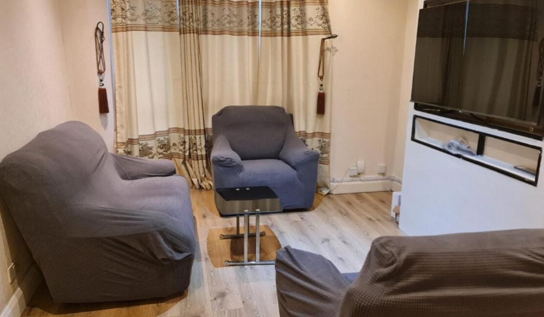 Cosy Bedroom Near Airport Homestay London